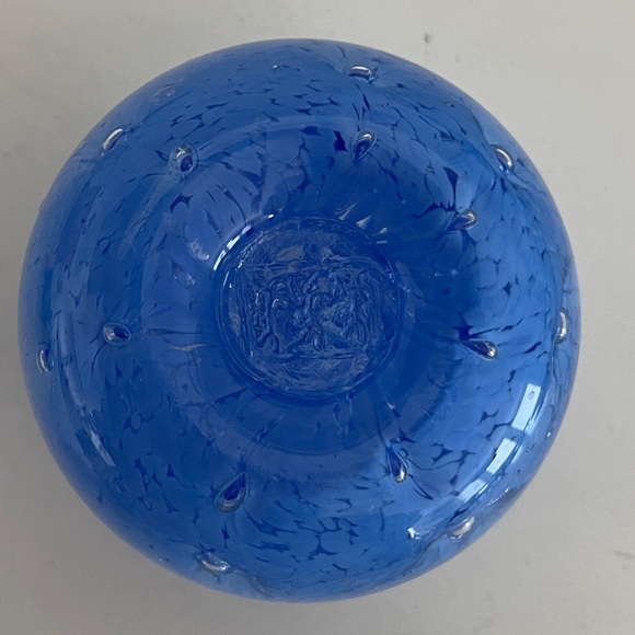 VINTAGE Guernsey Island Studio Glass Paperweight Three Lion Mark Blue Mottled - Picture 5 of 13